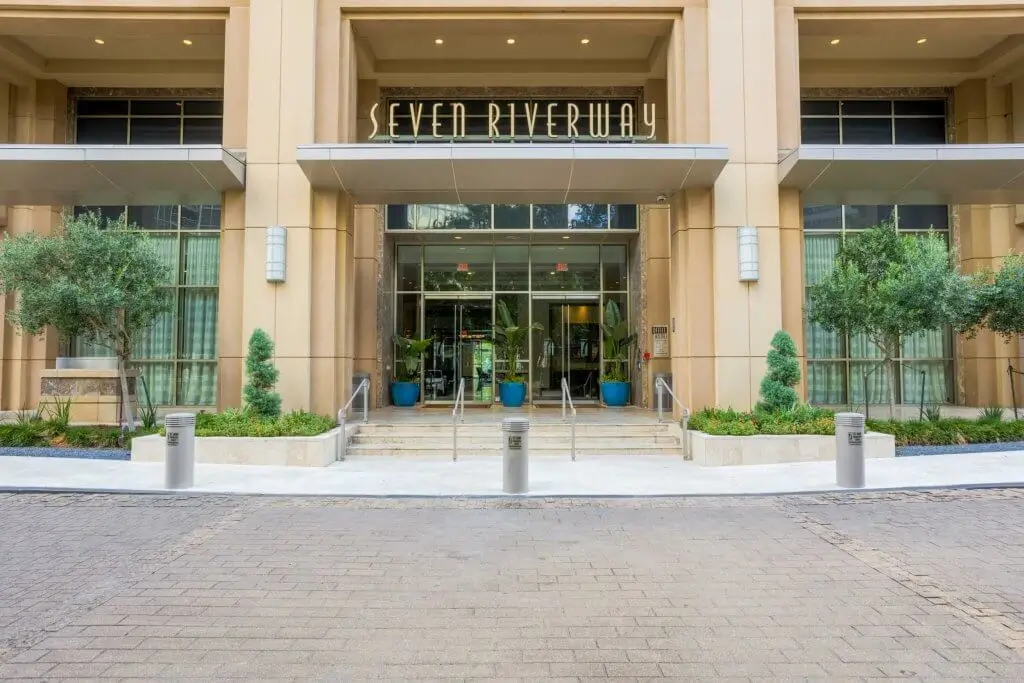 7 riverway exterior entry high rise apartments houston