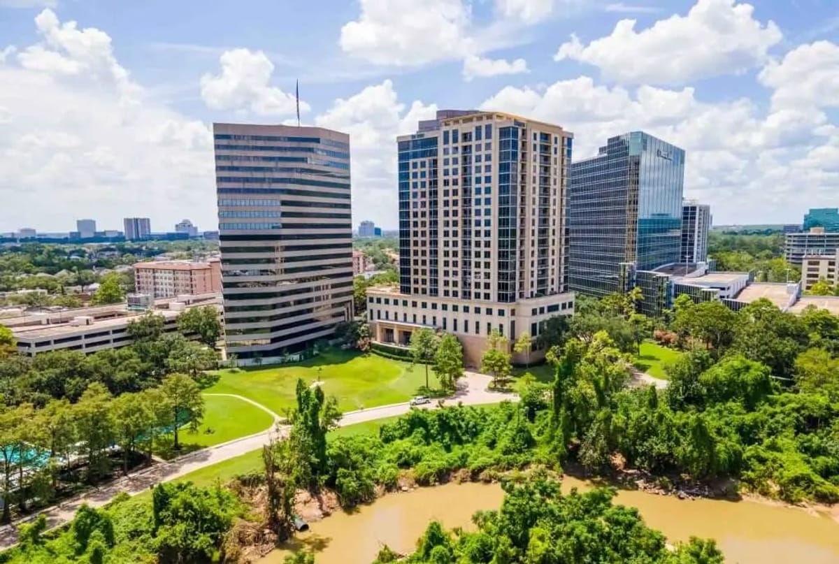 Summer & Fall Luxury Living at 7 Riverway in Uptown Houston
